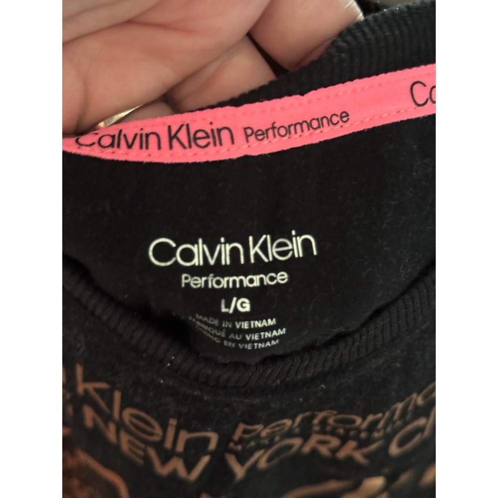 Calvin Klein Crop - Picture 3 of 3